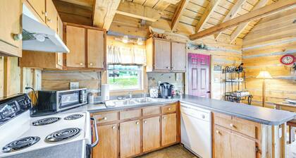 2 Mi to Mabry Mill: Mtn-view Cabin w/ Porch!