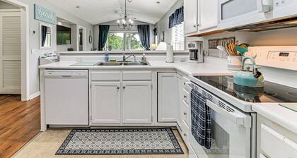 Pool Access & Golf View: Myrtle Beach Retreat!