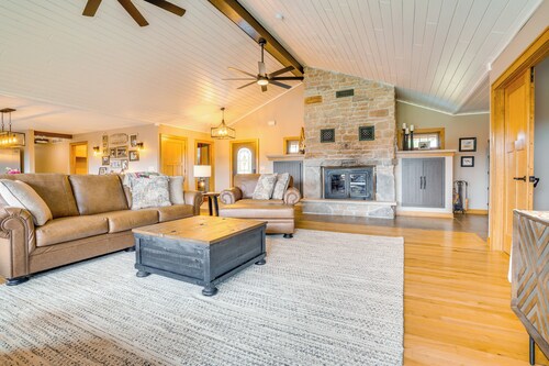 Hot Tub & Trail Access: Spacious Stockholm Retreat