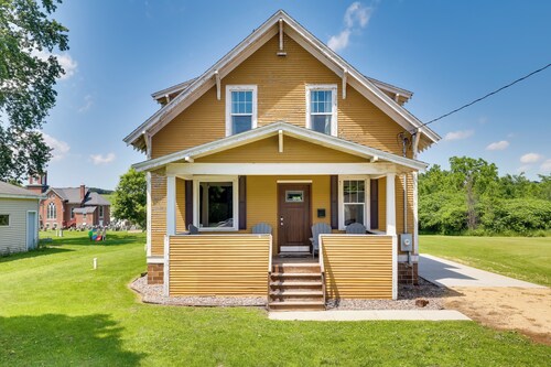 Gas Grill & Porch: Rural Hixton Vacation Home!