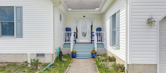 2 Mi to Bethany Beach: Home w/ Furnished Deck