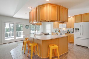 House (3 Bedrooms) | Interior - 2 Mi to Bethany Beach: Home w/ Furnished Deck (Ocean View)