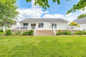 House (3 Bedrooms) | Interior - 2 Mi to Bethany Beach: Home w/ Furnished Deck (Ocean View)