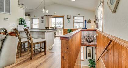 Walk to Beach + Restaurants: Outer Banks Retreat