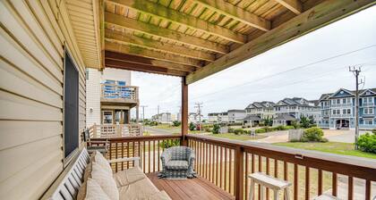 Walk to Beach + Restaurants: Outer Banks Retreat
