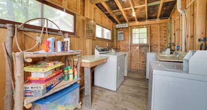 Pet-friendly Cabin w/ Deck in Les Cheneaux Islands