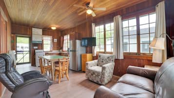 House (2 Bedrooms) | Interior