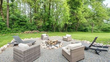 House (5 Bedrooms) | Interior