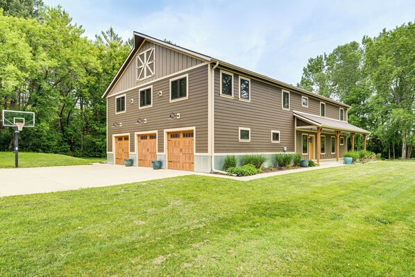House (5 Bedrooms) | Front of property