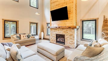 House (5 Bedrooms) | Interior