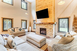 House (5 Bedrooms) | Interior