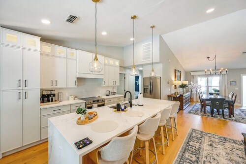 Resort Community Escape: Naples Home 5 Mi to Beach