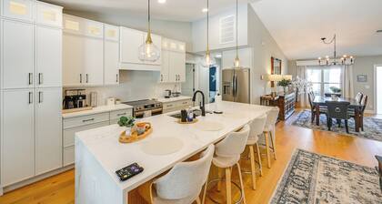 Resort Community Escape: Naples Home 5 Mi to Beach