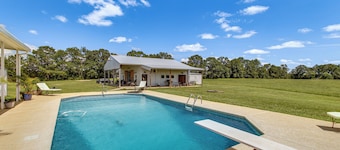 BBQ Ready: Farm-style Kinston Hideaway w/ Pool
