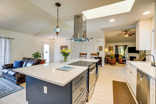 House (3 Bedrooms) | Interior - 8 Mi Beach: Beautiful Oasis w/ Saltwater Pool (Port Charlotte)