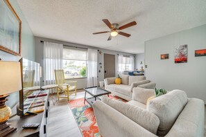 Interior - Walk to Dtwn Hilo: Island Escape w/ Pool! (Hilo)