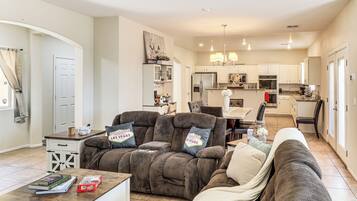 House (5 Bedrooms) | Interior