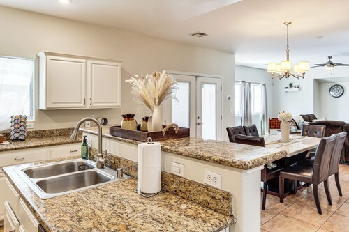 North Las Vegas Home w/ Hot Tub - 14 Mi to Strip!