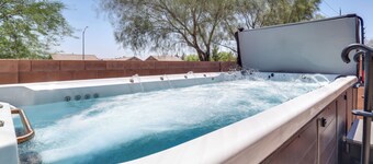 North Las Vegas Home w/ Hot Tub - 14 Mi to Strip!