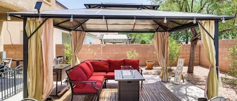 House (5 Bedrooms) | Tempat makan luar