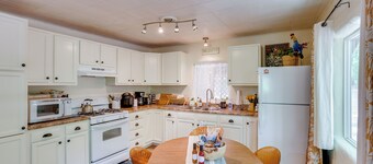 Hike On-site: Mountain-view Hideaway in Durango