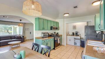 House (3 Bedrooms) | Interior