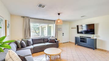 House (3 Bedrooms) | Front of property