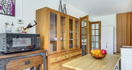 9 Acres, Pick Your Own Apples: Cabin in Arlington!