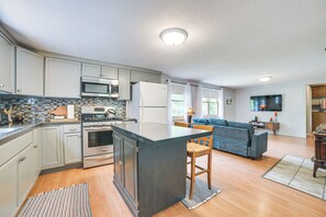 House (3 Bedrooms) | Interior