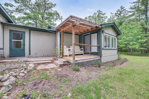 16 Mi to Clear Lake State Park: Secluded Cabin