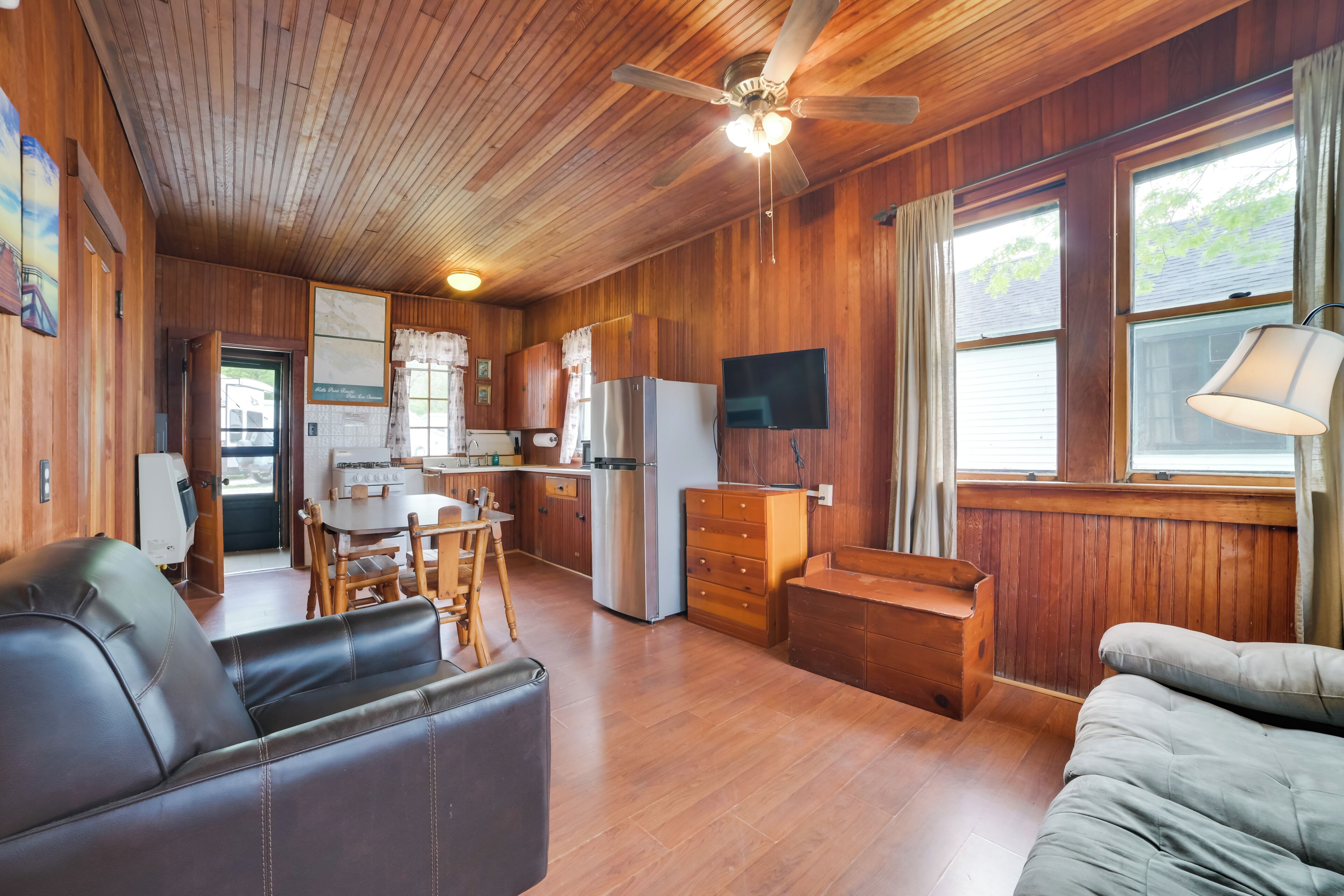 House (2 Bedrooms) | Interior