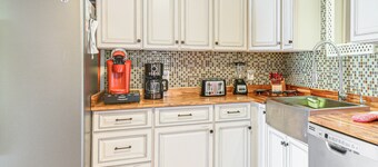 < 1/2 Mi to Beach Access + Pier: OBX Getaway