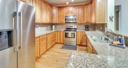2 Mi to Angel Fire Resort: Luxury Condo w/ Balcony