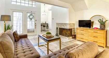 6 Mi to Mercer Botanic Gardens, Sleek Unit w/ Pool