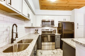 Interior - Pet-friendly Condo w/ Pool Access in Houston (Houston)