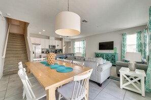 Interior - 4 Mi to Wdw: Sleek Townhome w/ Community Pool! (Kissimmee)