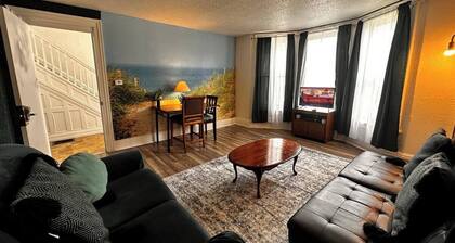 Cute, clean & Cozy! 2 bedroom lower apartment, 5 minutes away from the Falls â„