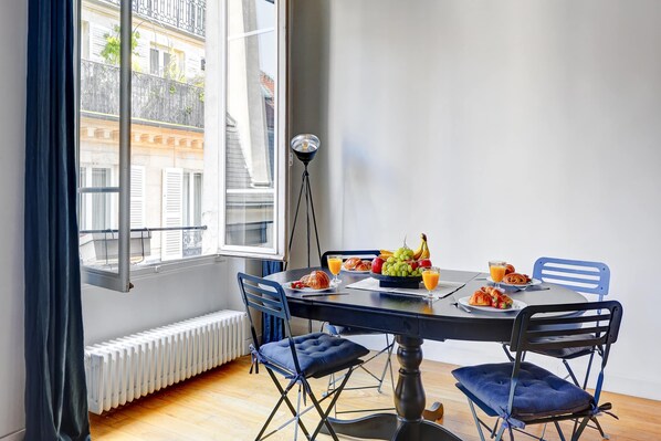 تناول الطعام