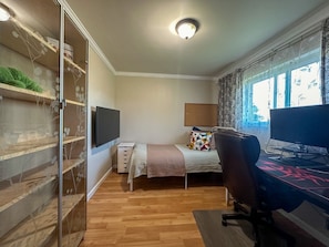 2 chambres, fer et planche à repasser, Wi-Fi, draps fournis