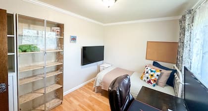 2BR, Canyon Views • WiFi • Parking • Near CSU & Hospitals, BART & Trails.