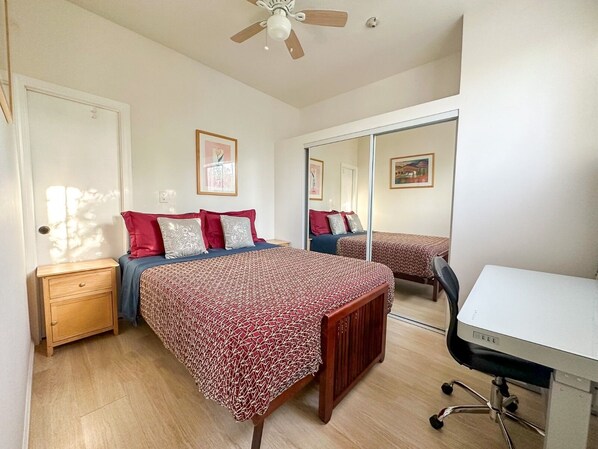 2 habitaciones, tabla de planchar con plancha, wifi y ropa de cama 