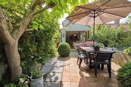 Host Stay Romney Cottage