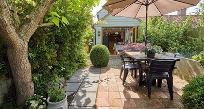 Host Stay Romney Cottage