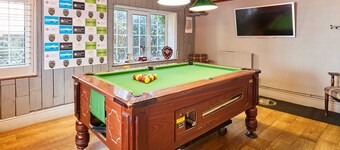 Host Stay Pod 3 Kingsmoor Retreat