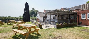 Host Stay Pod 3 Kingsmoor Retreat