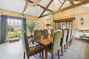 House, Accessible | 4 bedrooms, desk