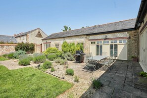 House, Accessible | 4 bedrooms, desk
