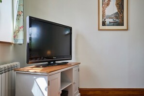 House | 1 bedroom - Host Stay The Lodge (Melton Constable)