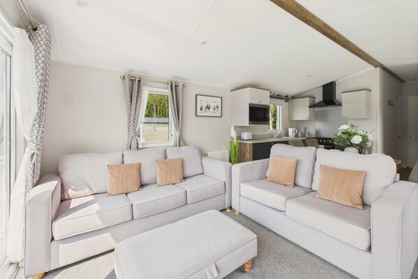 House | 2 bedrooms - Host Stay Woodpecker Lodge (Coalville)