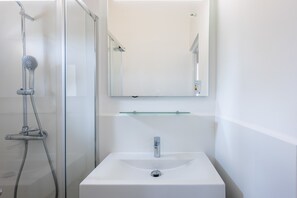 Casa | 9 quartos, acesso à internet de alta velocidade